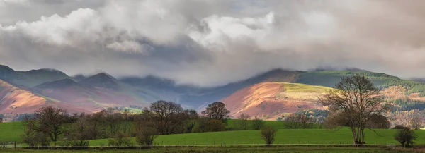 Imagem Paisagem Épica Através Lago Bassenthwaite Lake District Garantindo Dramática — Fotografia de Stock