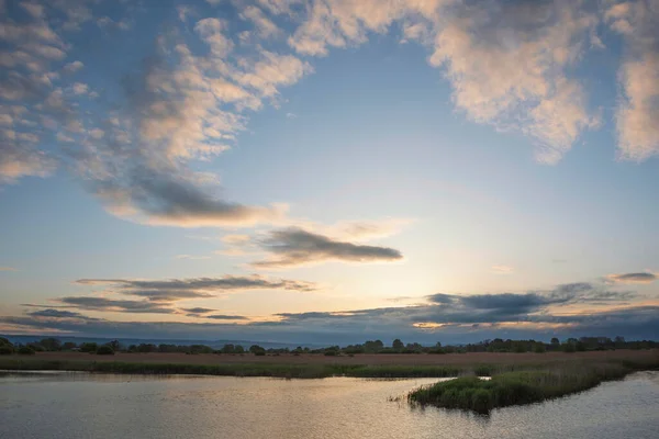 Piękny Krajobraz Zachód Słońca Obraz Somerset Levels Mokradła Anglii Wiosną — Zdjęcie stockowe
