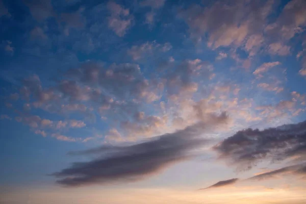 Piękny Wiosenny Krajobraz Zachód Słońca Kolorowe Tętniące Życiem Niebo Obraz — Zdjęcie stockowe