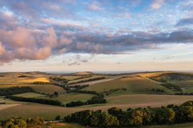 Güneşin doğuşunda Güney Downs 'un güzel hava aracı görüntüsü.