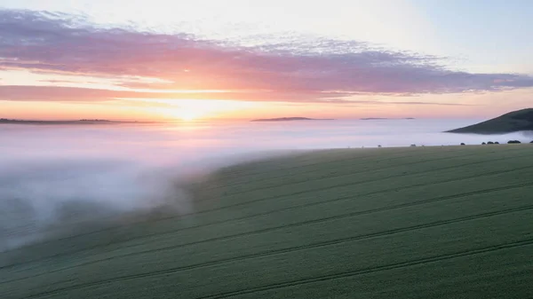 Hermosa Imagen Del Paisaje Del Dron Del Mar Niebla Rodando — Foto de Stock