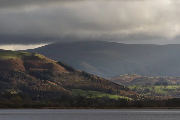 Epica Immagine Del Paesaggio Attraverso Bassenthwaite Lake Nel Lake District — Foto Stock