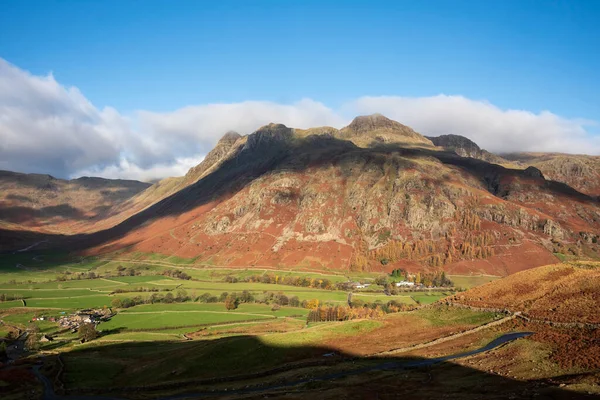 Imagem Paisagem Outono Impressionante Vibrante Olhando Pike Blisco Para Langdale — Fotografia de Stock