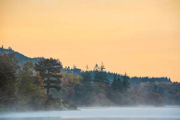 Impressionante Paisagem Outono Nascer Sol Imagem Olhando Para Catbells Manesty — Fotografia de Stock