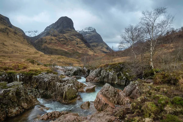 Belle Image Paysage Rivière Vibrante Coe Coulant Sous Les Montagnes — Photo