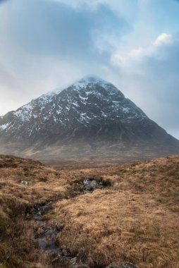 Stob Dearg Buachaille 'in güzel kış portresi Etive Mor Dağı ve İskoçya' nın karlı zirvesi