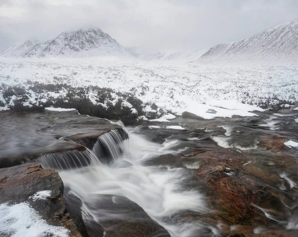 Beautiful Winter Landscape Image River Etive Foreground Iconic Snowcapped Stob — Stock Photo, Image