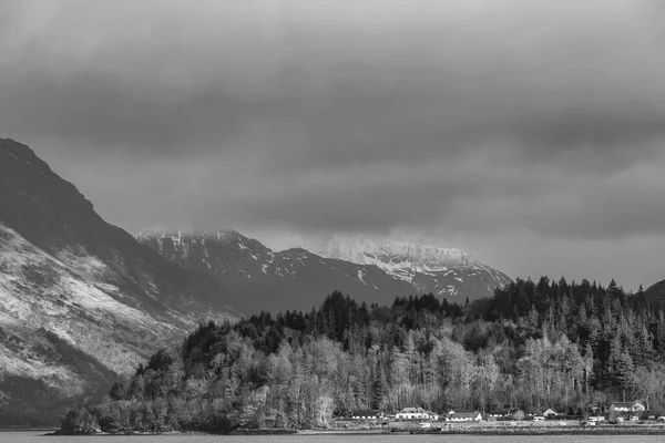 Svart Och Vitt Vacker Vinter Landskap Utsikt Längs Loch Leven — Stockfoto