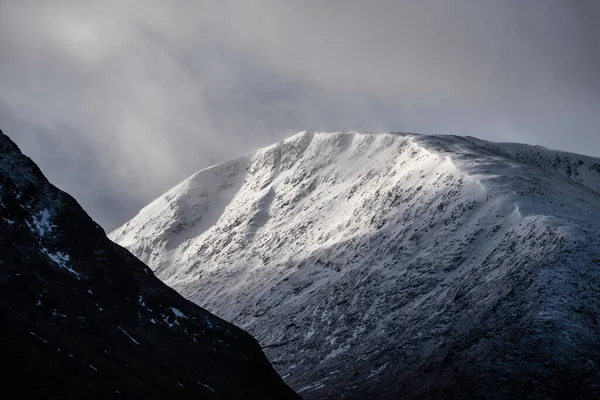 Impresionante Hermosa Imagen Paisaje Invierno Lost Valley Escocia Con Nevado — Foto de Stock