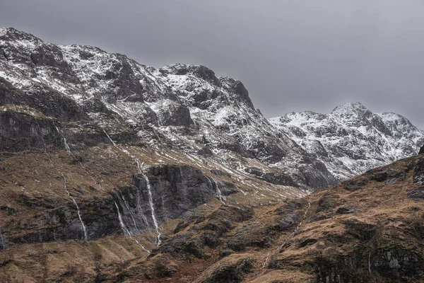 Episk Vinter Landskap Bild Snöklädda Tre Systrar Bergskedja Glencoe Skotska — Stockfoto