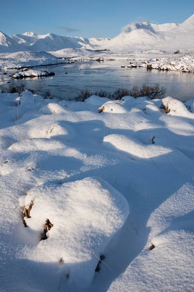 Величественное Изображение Зимнего Пейзажа Смотрящего Горный Хребет Шотландского Нагорья Через — стоковое фото