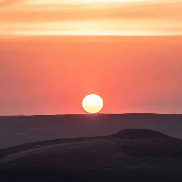 Oszałamiający Późny Letni Zachód Słońca Krajobraz Obrazu Zachodzące Słońce Całuje — Zdjęcie stockowe
