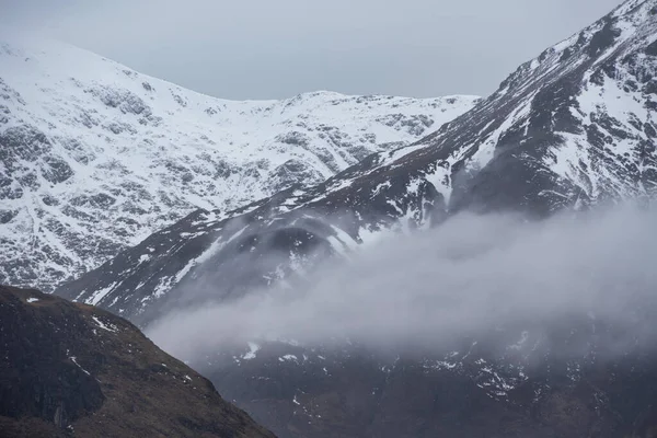 Stob Dearg Buachaille Etive Mor 'un güzel kış manzarası Glencoe, Rannoch Moor