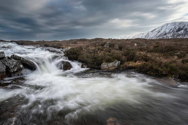 Majestic Winter Landscape Image River Etive Foreground Iconic Snowcapped Stob — Fotografia de Stock