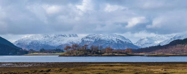 Beautiful Winter Landscape View Loch Leven Ballachulish Bridge Snowcapped Mountains — Fotografie, imagine de stoc