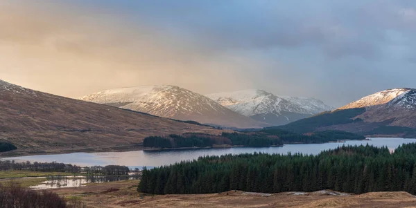 Epic Beautiful Winter Sunrise Panorama Landscape Image Glowing Light Mountain — Stock Photo, Image