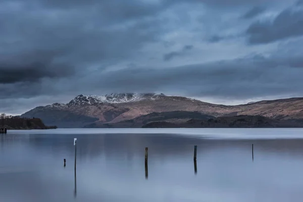 Superbe Image Paysage Loch Lomond Chaîne Montagnes Enneigées Distance Vue — Photo