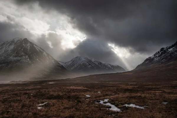 Skoçya Nın Etive Mor Bölgesindeki Kayıp Vadi Manzarasında Çarpıcı Kış — Stok fotoğraf