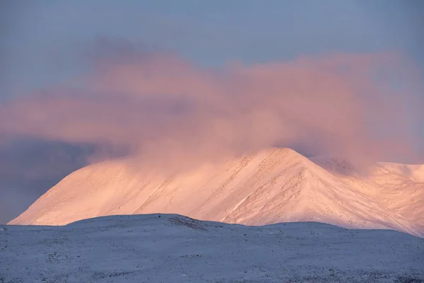Beautiful Alpen Glow Hitting Mountain Peaks Scottish Highlands Stunning Winter — Stock Photo, Image