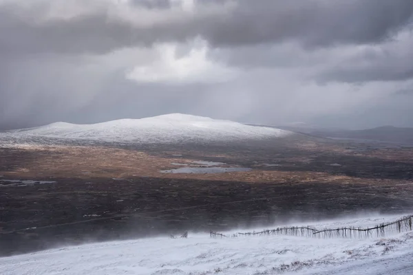 Hermosa Imagen Paisaje Invierno Desde Cima Montaña Las Highlands Escocesas —  Fotos de Stock