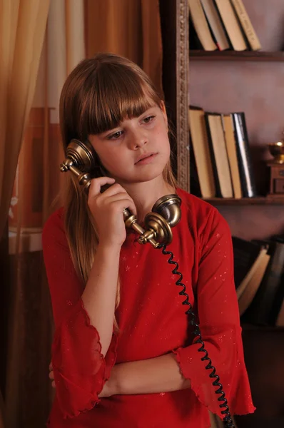 Girl in classic interior portrait with phone — Stock Photo, Image