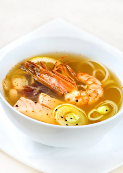 Lososový polévka, krevety — Stock fotografie