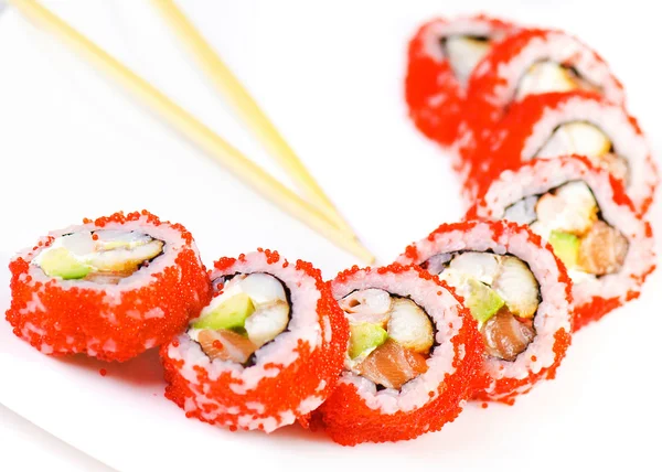 Kalifornisches Maki-Sushi mit Masago - Rolle aus Krabbenfleisch, — Stockfoto