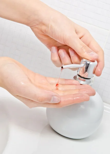 Schuimende hand zeep voor het wassen van de handen — Stockfoto