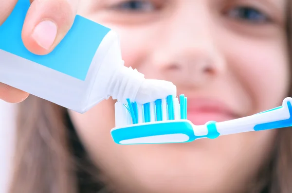 Brushing teeth — Stock Photo, Image