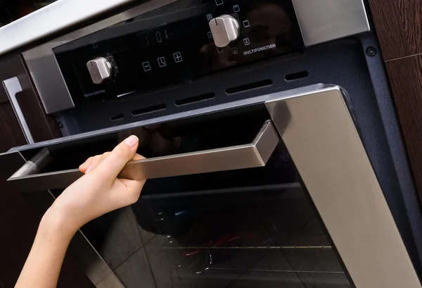 Horno en casa cocina — Foto de Stock