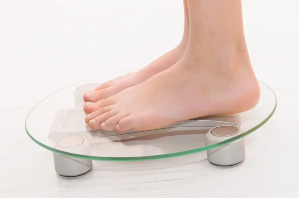 Standing on scales — Stock Photo, Image
