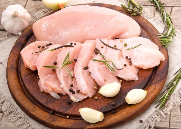 Filetes de peito de frango cru — Fotografia de Stock