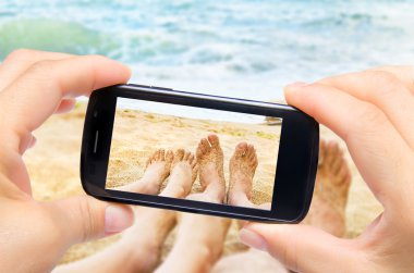 eller fotoğraf bacaklar deniz smartphone ile alarak