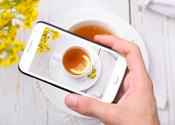 Hands taking photo tea with smartphone — Stock Photo, Image