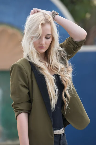 Mladá žena s blond vlasy Stock Obrázky