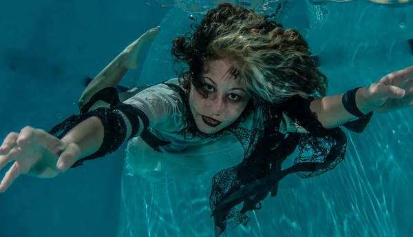 Smiling Model Under the water — Stock Photo, Image