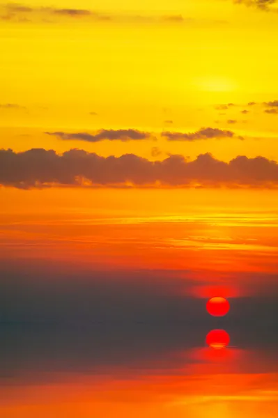 Pôr do sol sobre o mar frio.4 Imagem De Stock