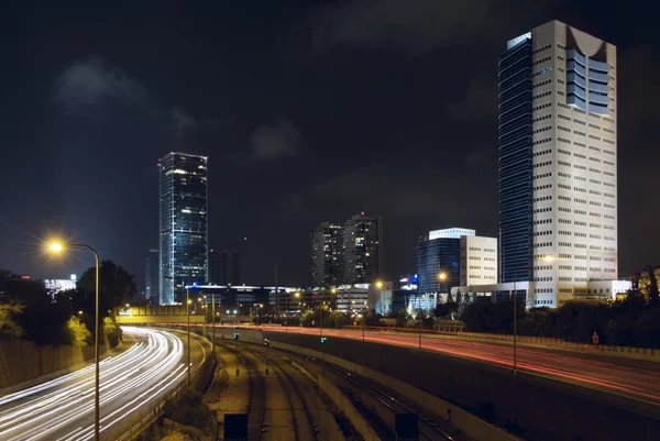 Tel Aviv 'deki modern gökdelenler