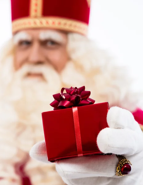 Sinterklaas visar gåva — Stockfoto