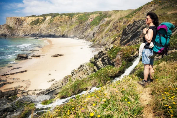 Senior Female hiker on hiking trail — Stock Photo, Image