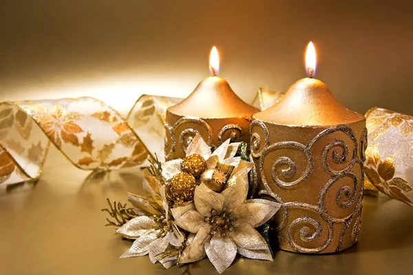 Christmas decoration with candles and ribbon — Stock Photo, Image