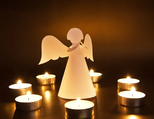 Anjo de Natal com velas — Fotografia de Stock