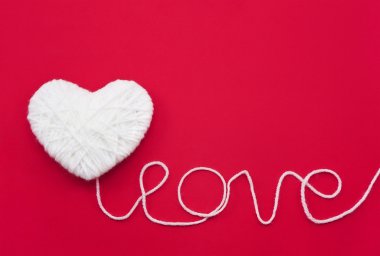 Beyaz kalp şekli yaptım yün