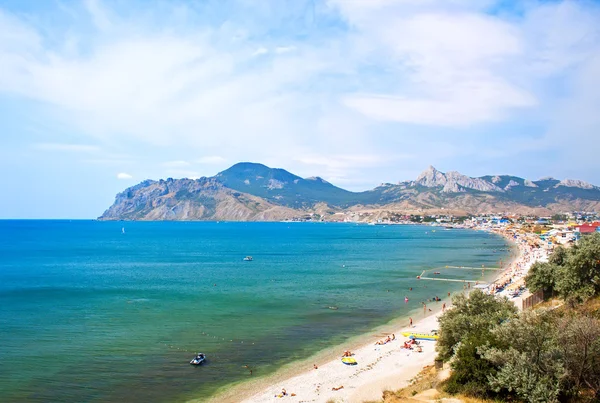 Sommerlandschaft mit Bergen und Meer. Koktebel, Krim, Ukraine — Stockfoto