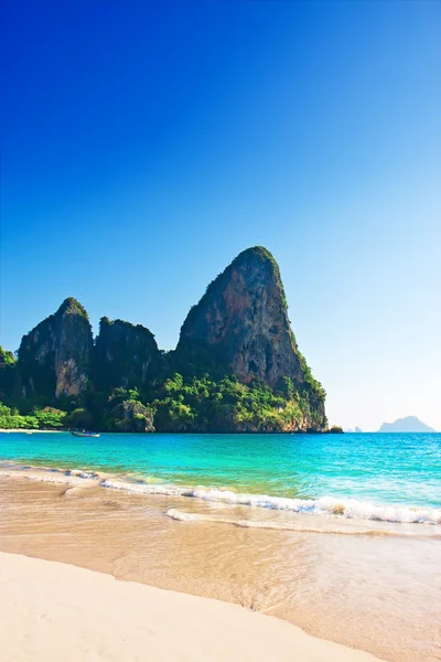 Playa del ferrocarril en Krabi Tailandia — Foto de Stock