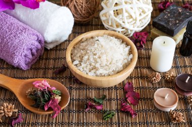 doğal banyo tuzu ile Spa