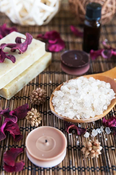 Spa med naturliga bath salt — Stockfoto