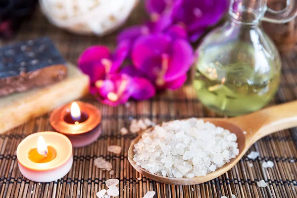Spa med naturliga bath salt — Stockfoto