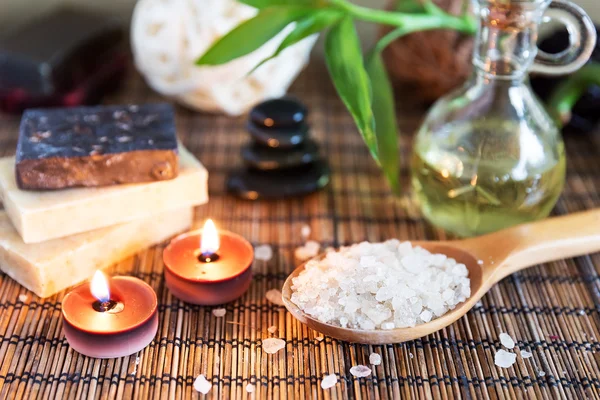 Spa med naturliga bath salt — Stockfoto