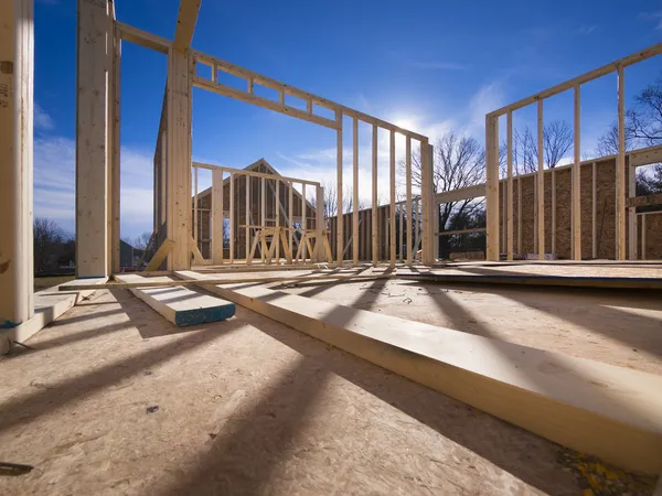 Construcción de marcos de casas nuevas —  Fotos de Stock